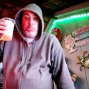 1kcusson pouring drink 43468